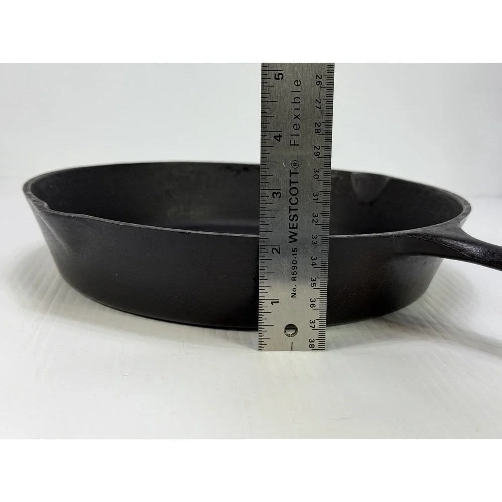 Vintage #8 Unmarked Lodge Cast Iron Skillet 3 Notch‎ Heat Ring Restored Seasoned